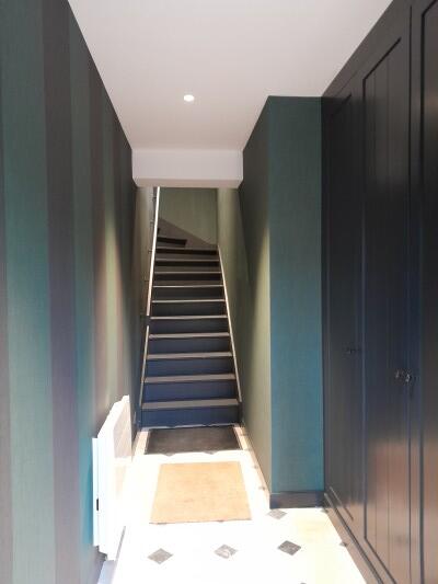 Pose de papier peint à bande