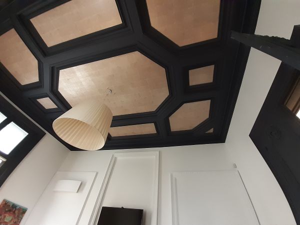 Présentation d'une réalisation de moulure décorative.