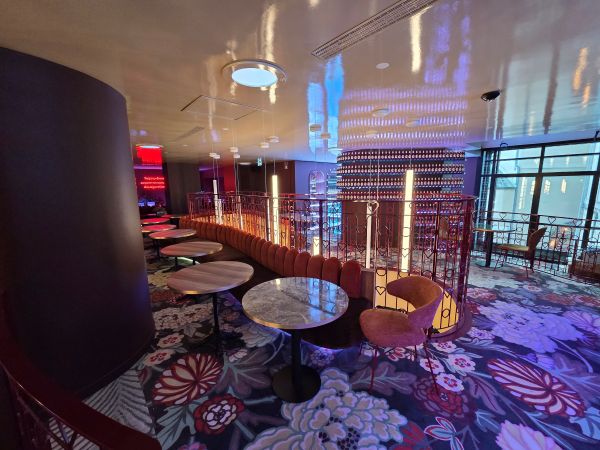 Un exemple de revêtement de sol en moquette posé par l'entreprise Tuzleet.